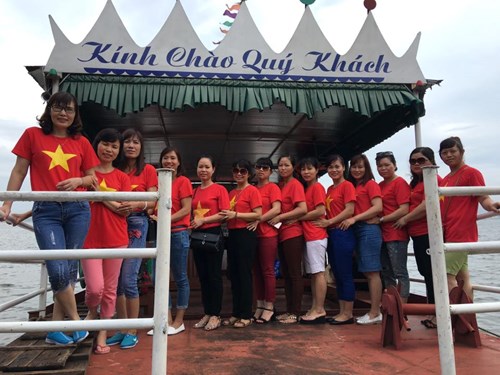    Chi bộ trường mầm non Long Biên tổ chức cho các đồng chí đảng viên tham quan thực tế tại Đại Lải